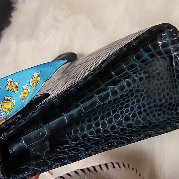 Genuine leather crocodile embossed bag - Picture 9 of 13